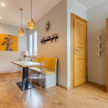 Cozy, 2 Bedrooms Next To New York Cafe Budapeste