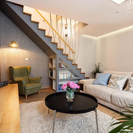 Cozy, 2 Bedrooms Next To New York Cafe Budapeste
