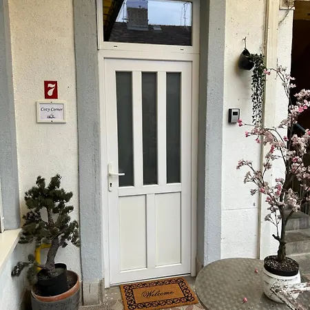 Cozy, 2 Bedrooms Next To New York Cafe Appartement *