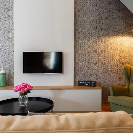 Cozy, 2 Bedrooms Next To New York Cafe Appartement