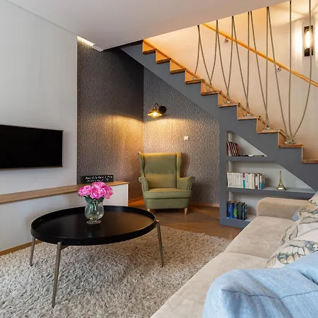 Cozy, 2 Bedrooms Next To New York Cafe Appartement